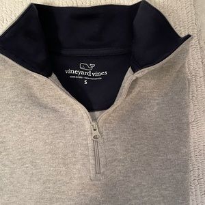 Vineyard Vines men’s Quarter zip. Size S color light grey